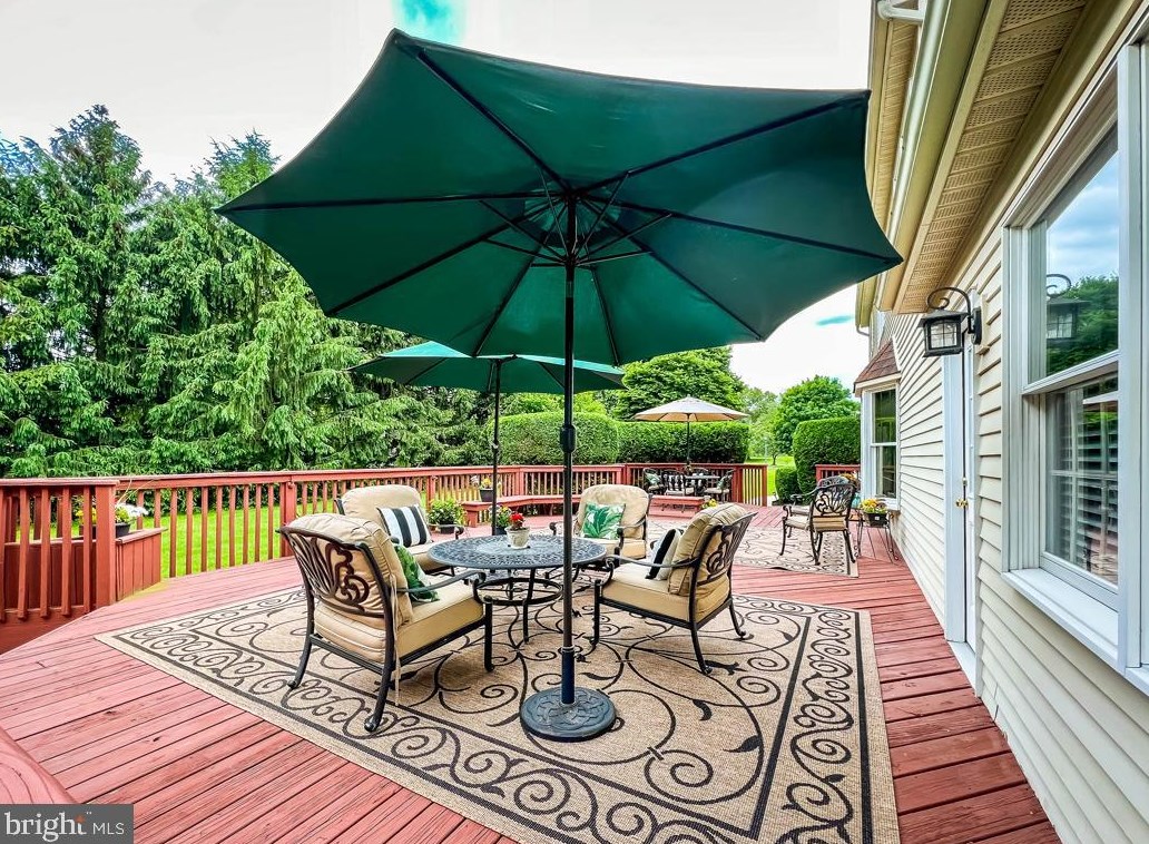 1 Autumn Dr, Upper Makefield PA  18940-1764 exterior