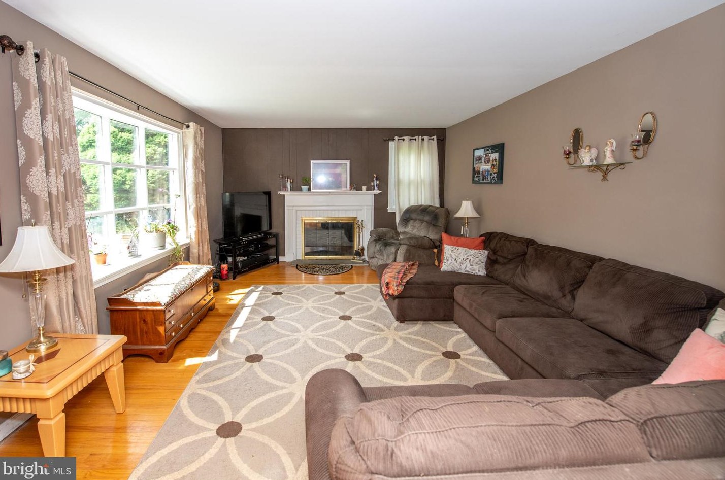 428 Fairhill Dr, Southampton, PA 18966-1367