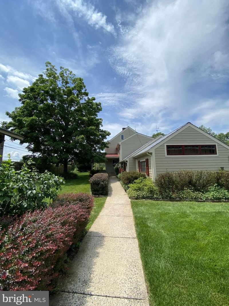 10 Creamery Rd, Perkasie, PA 18944-2605