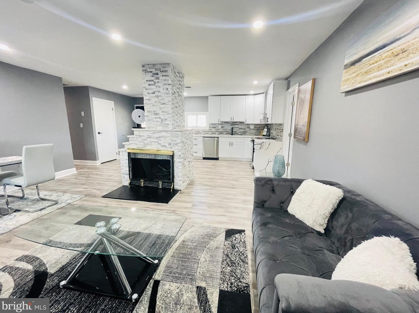 5 Vista Rd, Levittown, PA 19057-4213