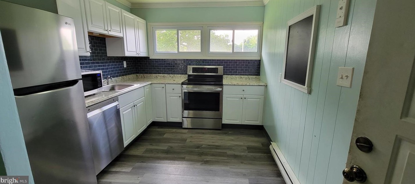 35 Heather Ln, Levittown, PA 19055