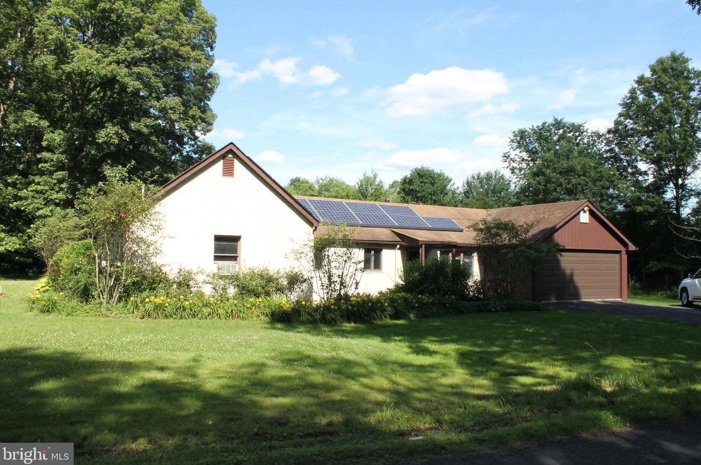 3516 School Rd, Kintnersville, PA 18930
