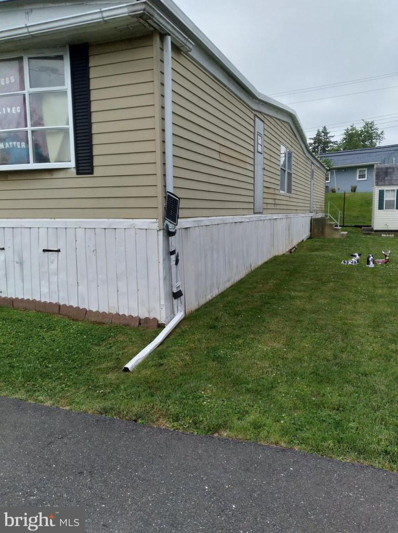29 Kennedy Dr, Fairless Hills, PA 19030-2008