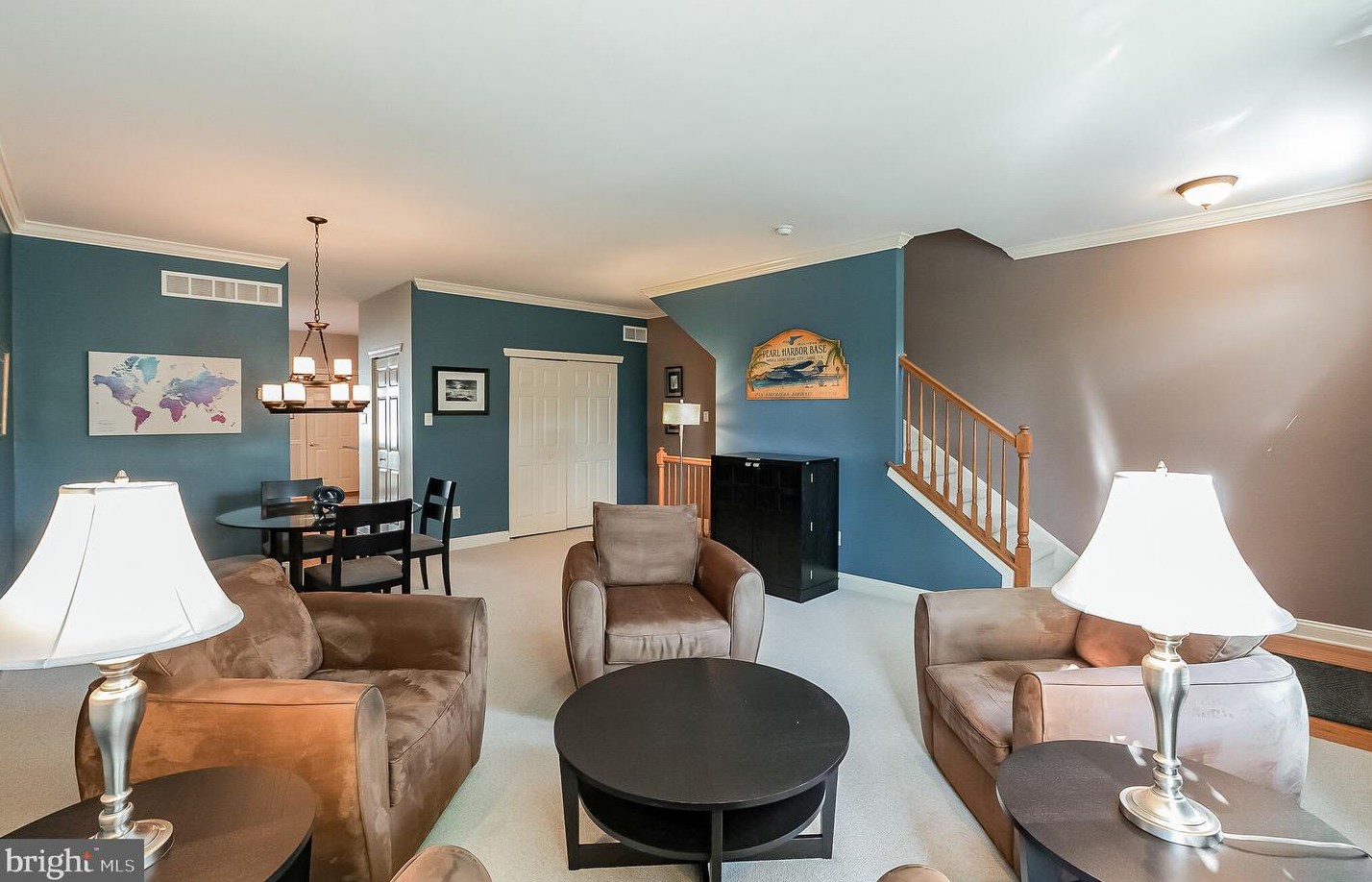 47 Woodbridge Dr, Gardenville, PA