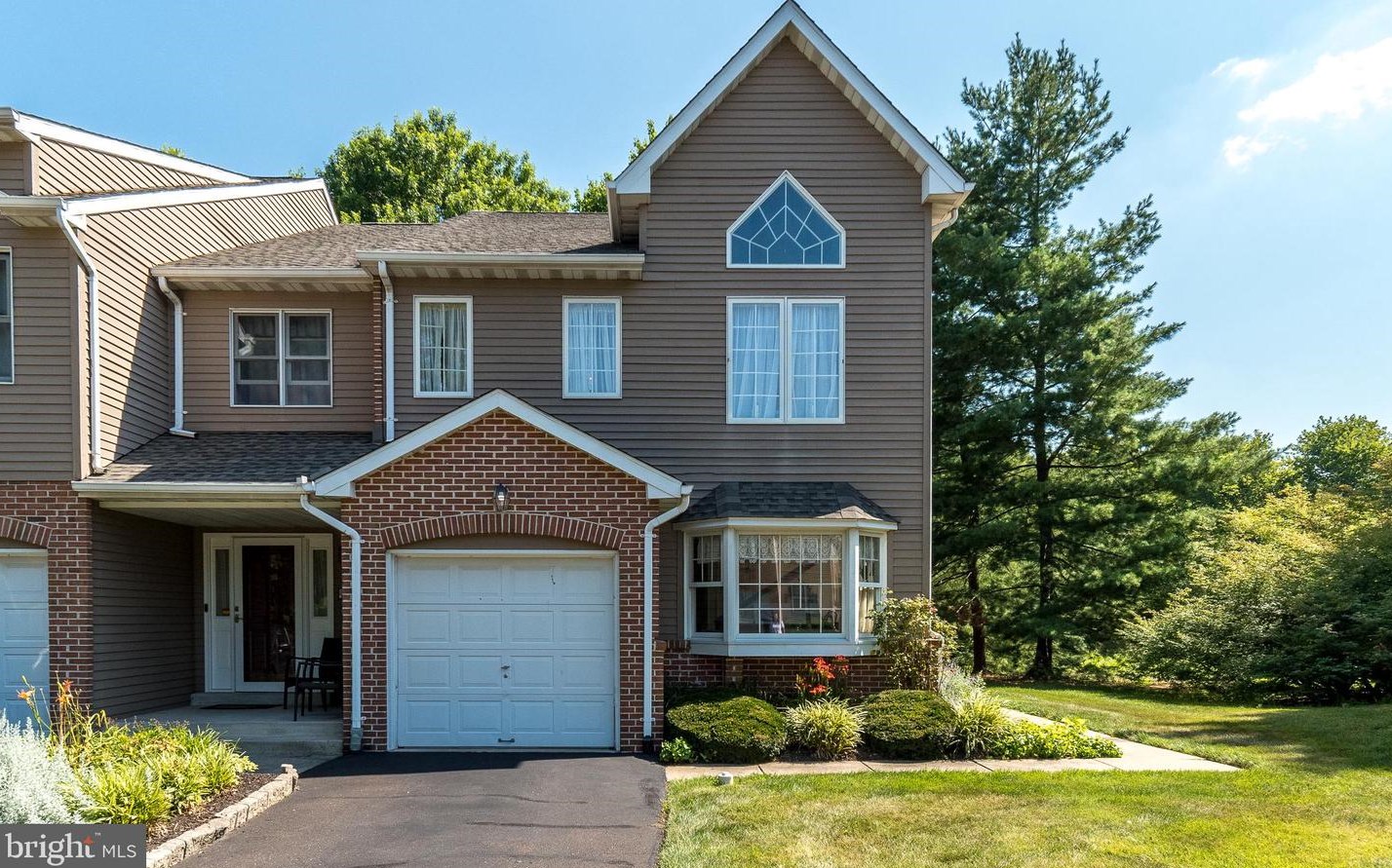 50 Piccadilly Cir, Gardenville, PA