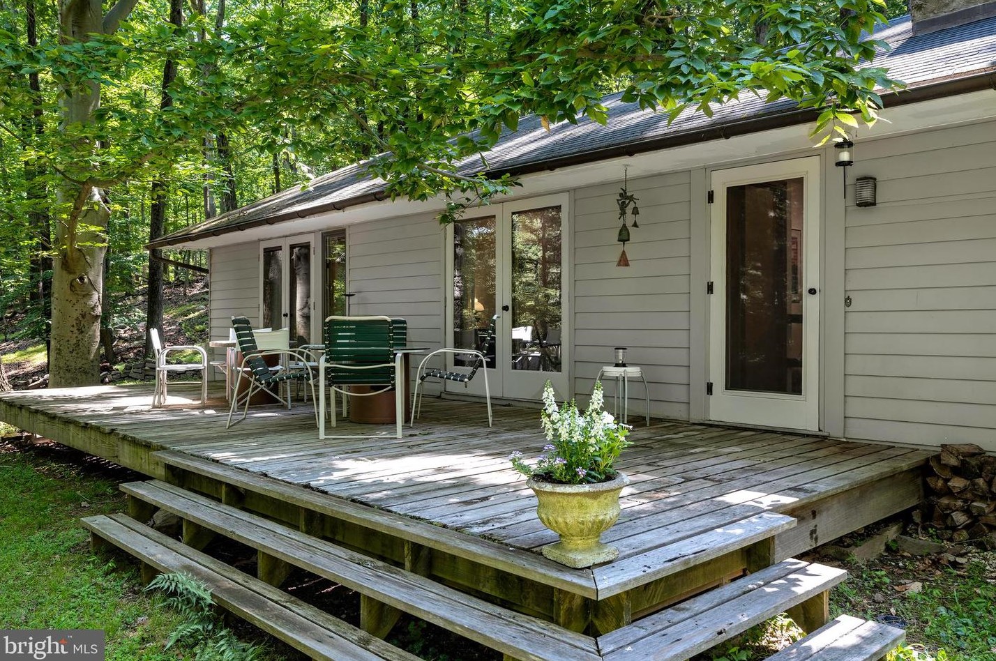 7034 Ely Rd, New Hope, PA 18938-5725