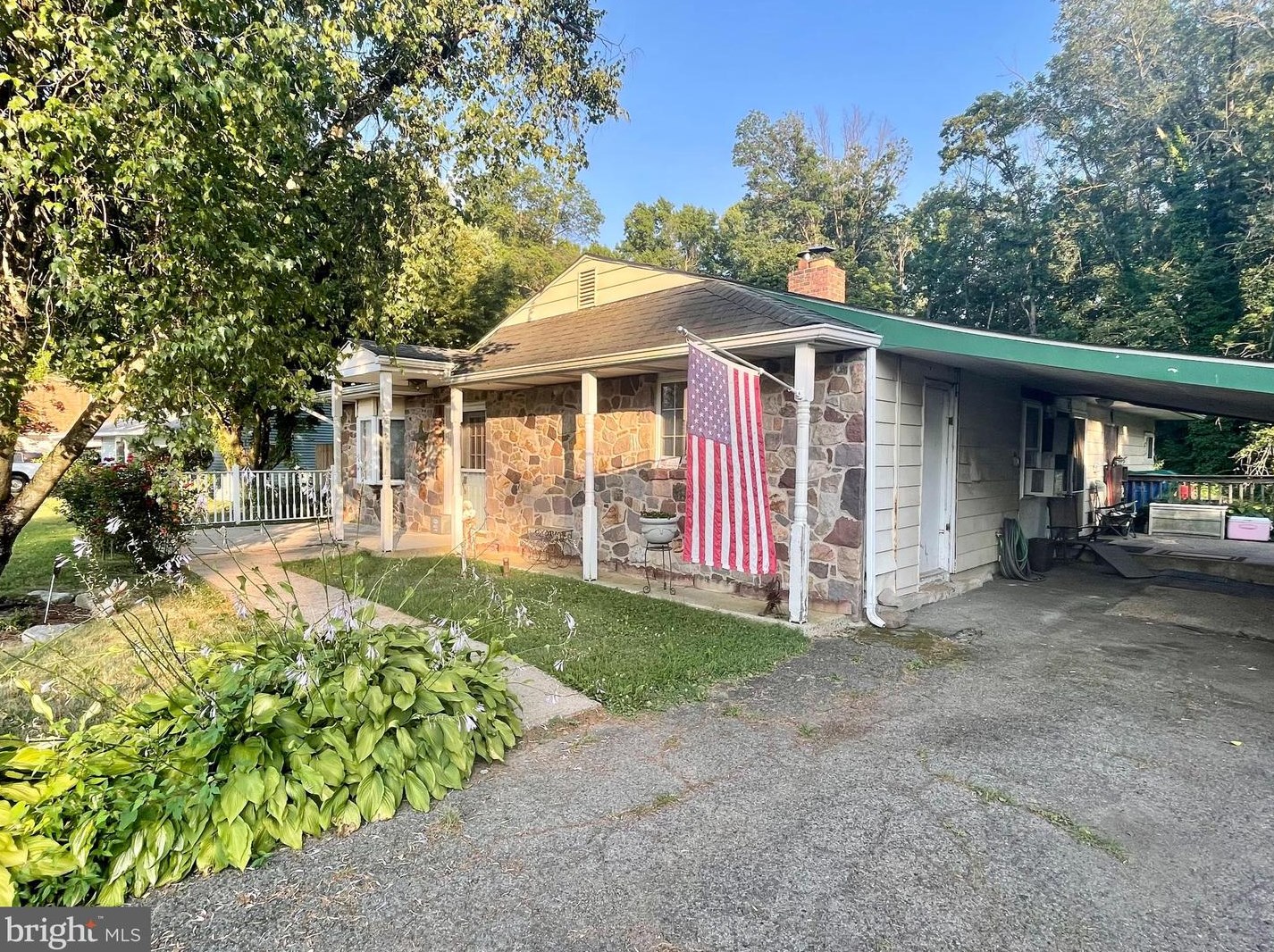 30 Yellowood Dr, Levittown, PA 19057-3704