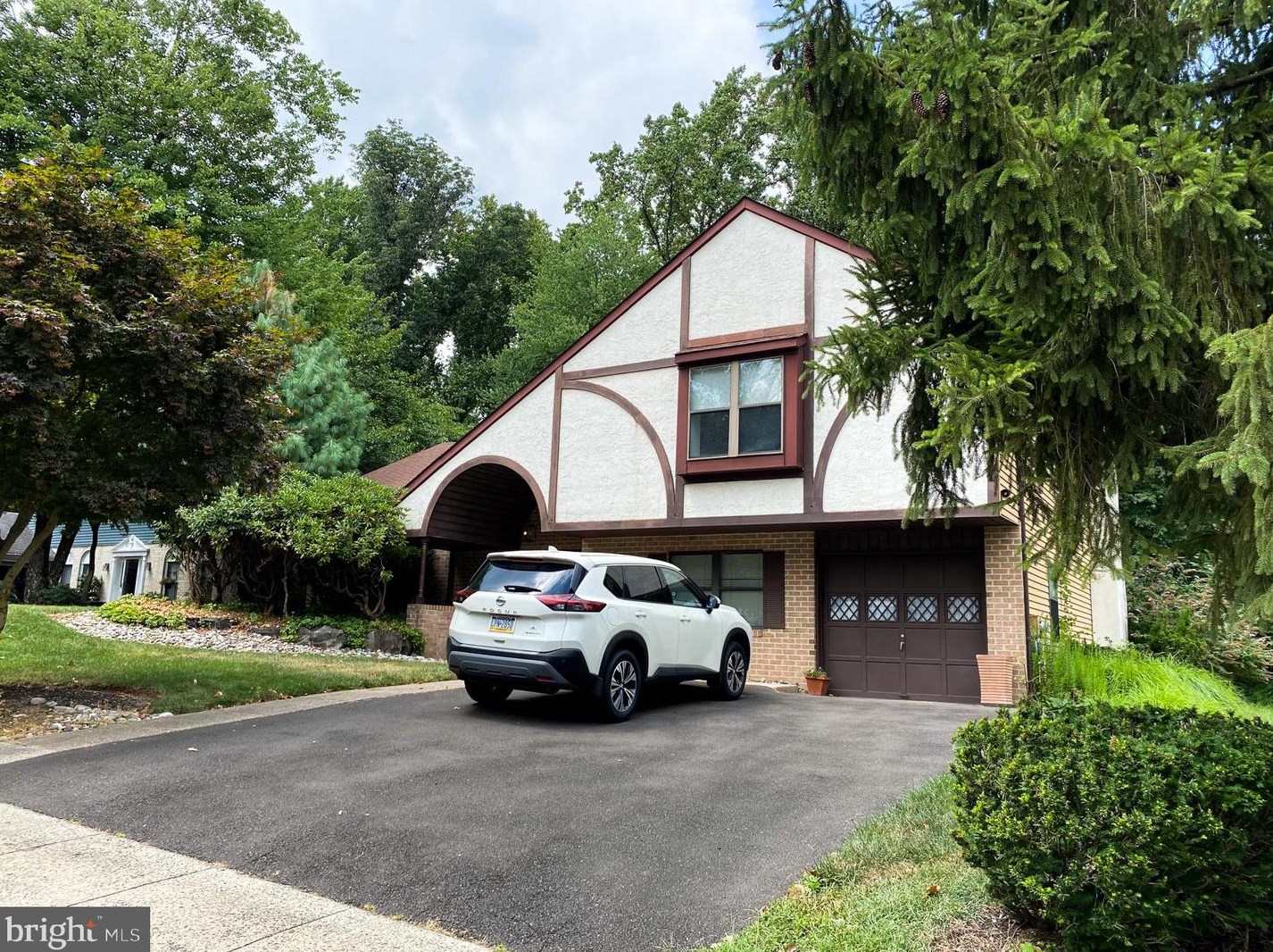 941 Edgewood Ln, Langhorne, PA 19053-1968