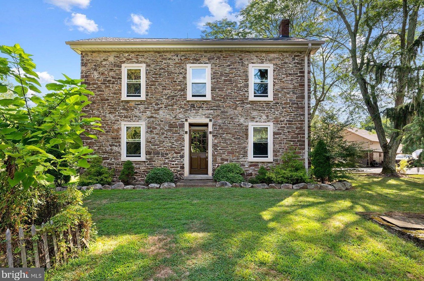 105 Elephant Rd, Perkasie, PA 18944-4153