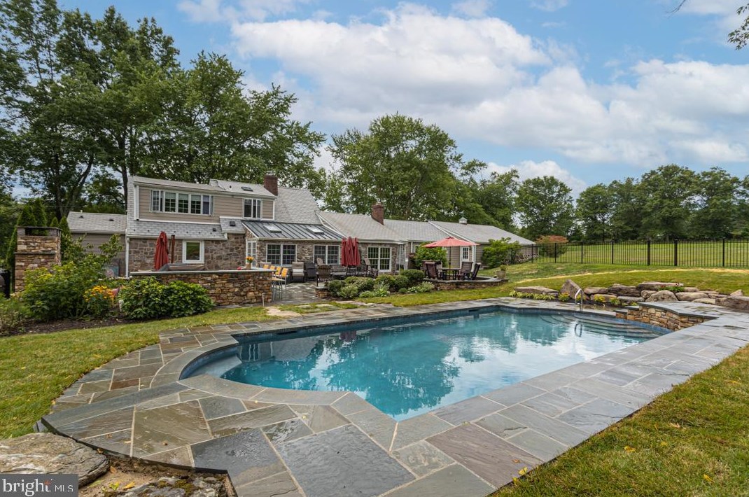 399 Pineville Rd, Upper Makefield PA  18940-3111 exterior