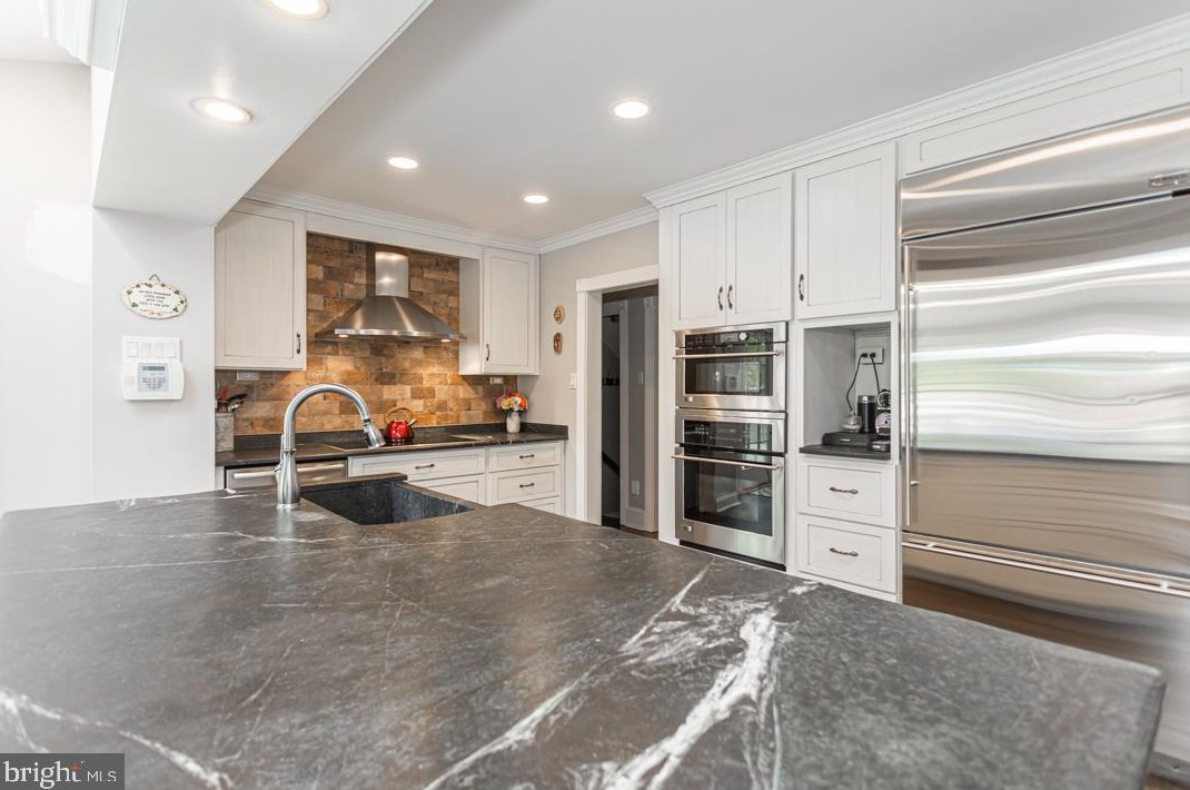 399 Pineville Rd, Upper Makefield PA  18940-3111 exterior