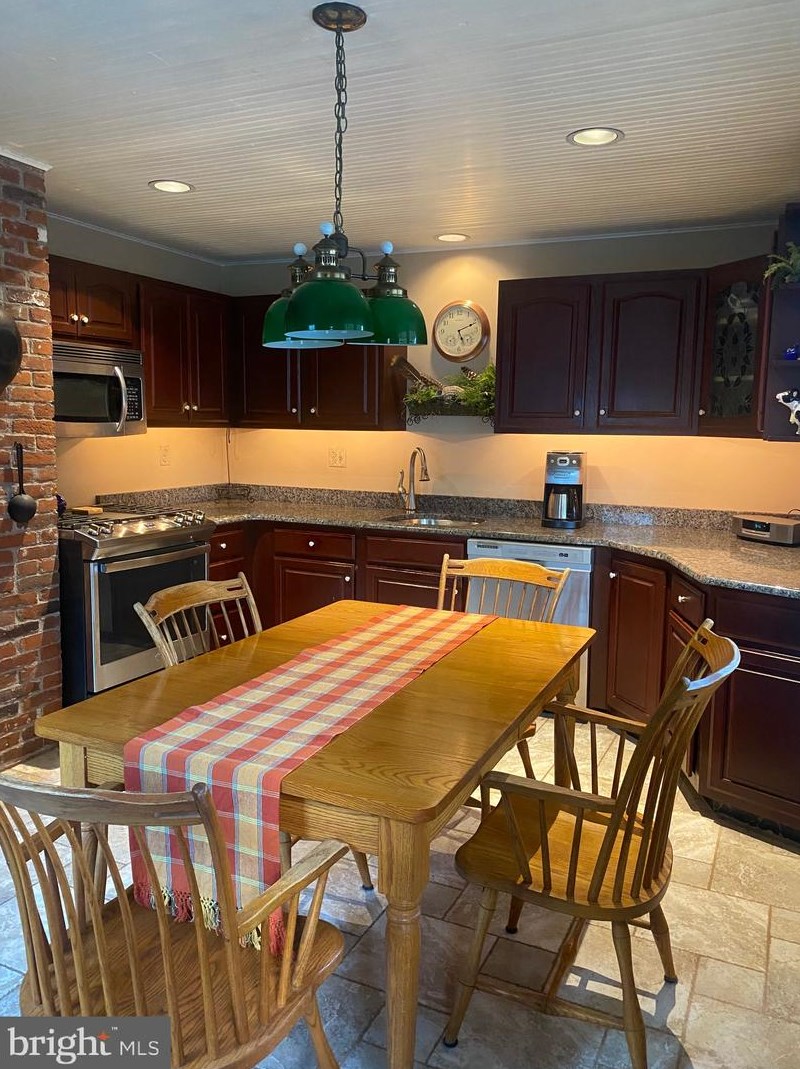667 Hazel Ave, Langhorne, PA 19053-3336