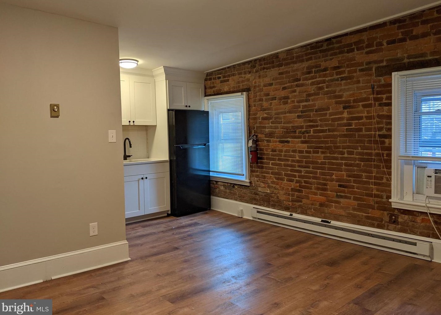 1 W Court St #3, Gardenville, PA 18901