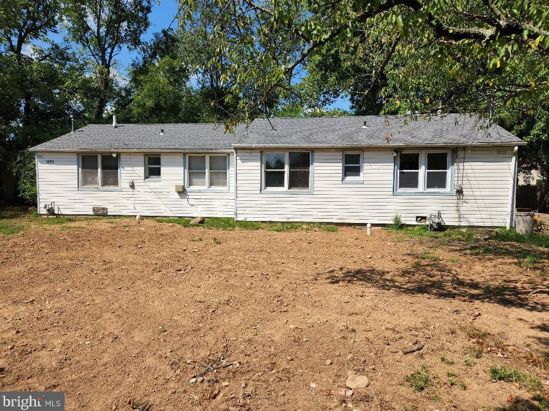 1227 Schumacher Dr, Edgely PA  19007-3419 exterior
