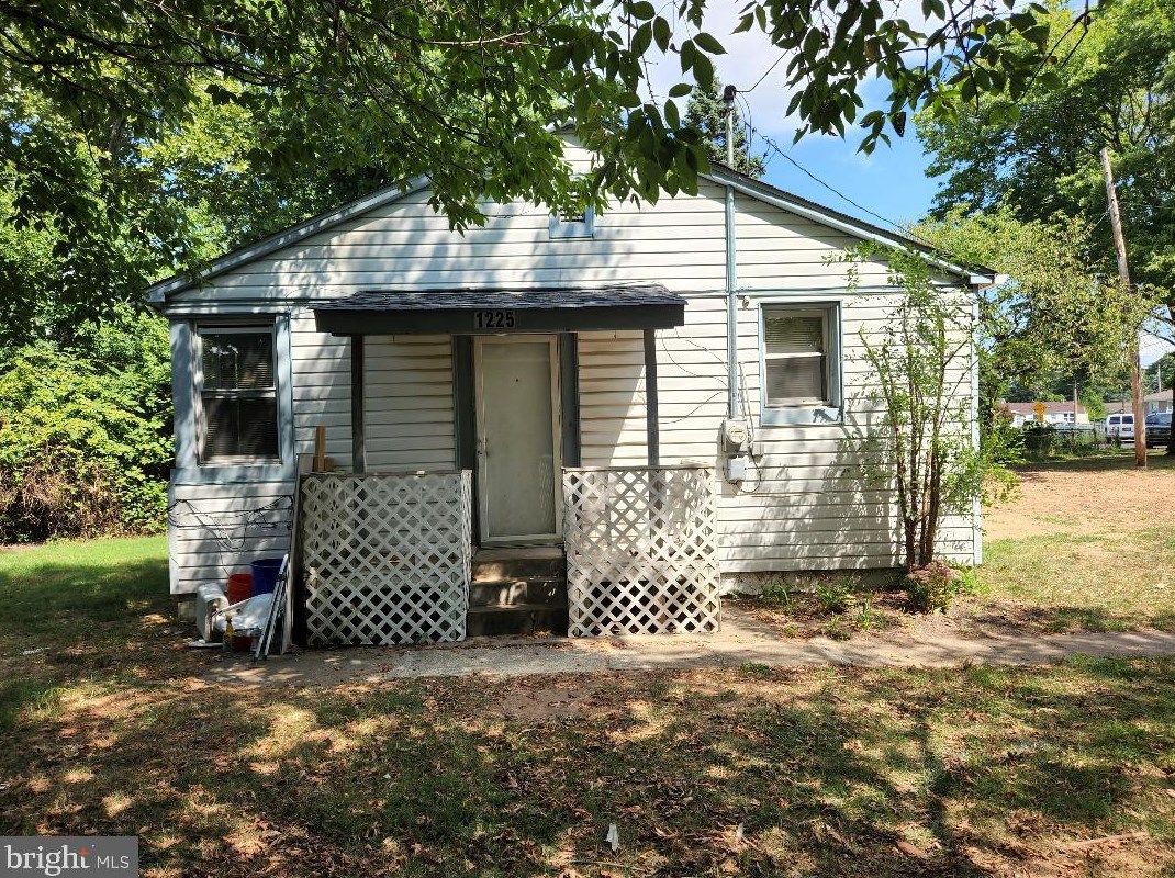 1225 Schumacher Dr, Edgely PA  19007-3419 exterior