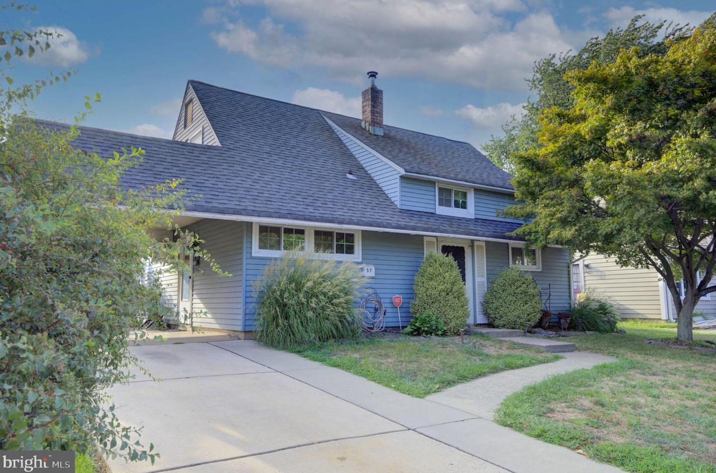 57 Nearwood Ln, Levittown, PA 19054-3805