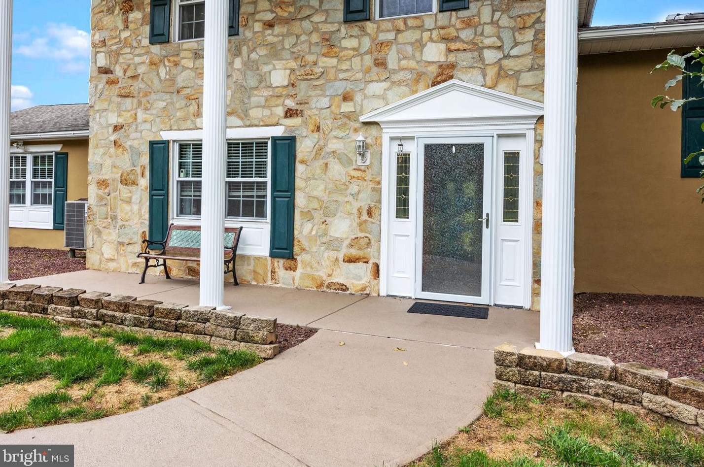 4673 Lower Mountain Rd, New Hope, PA 18938-9452