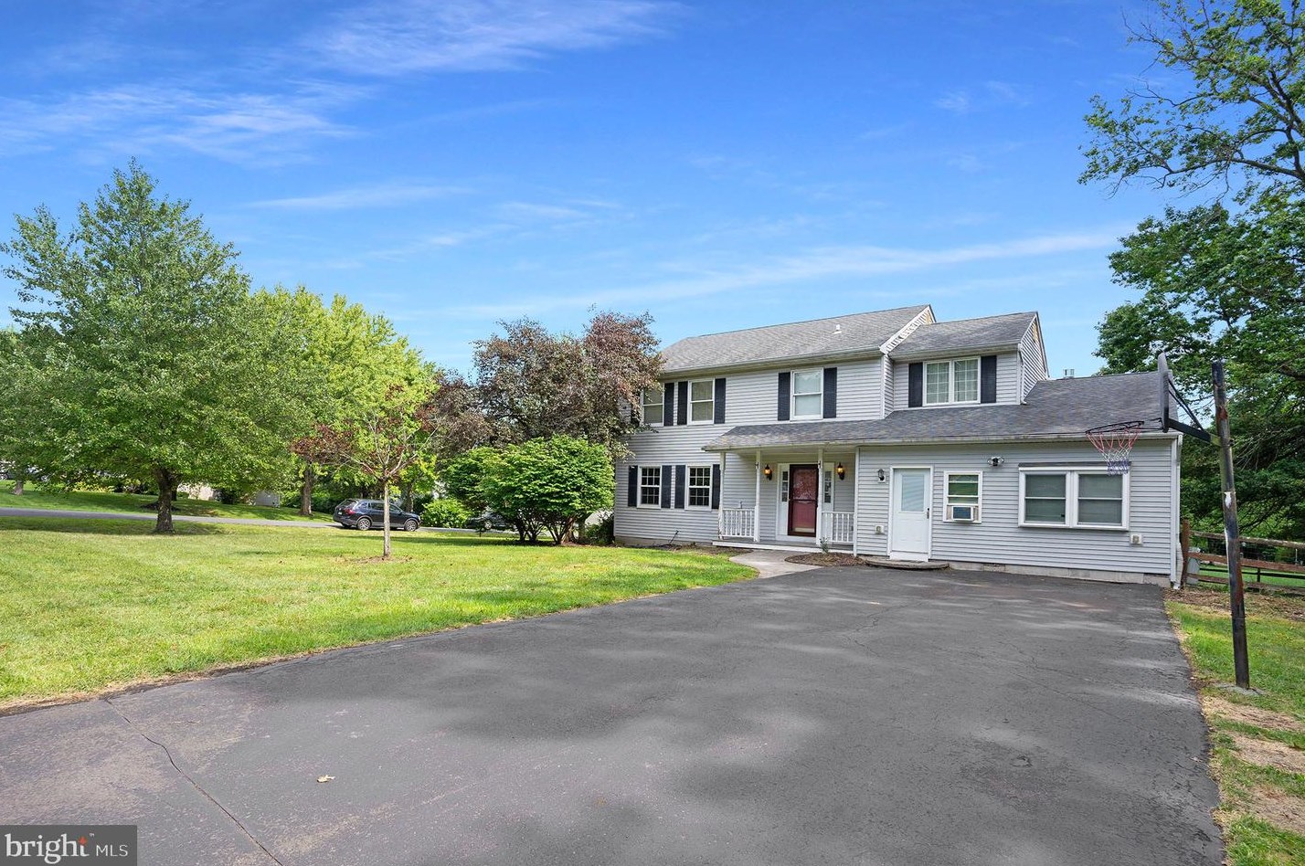58 Stone Edge Rd, Sellersville, PA 18960-1960