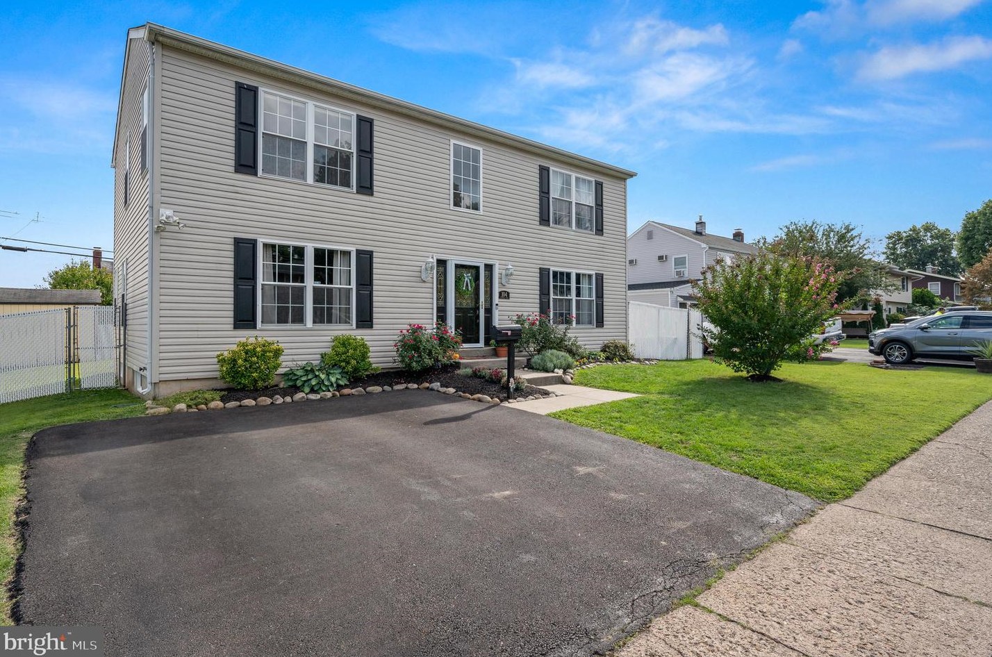 104 Terrace Rd, Levittown, PA 19056-1552