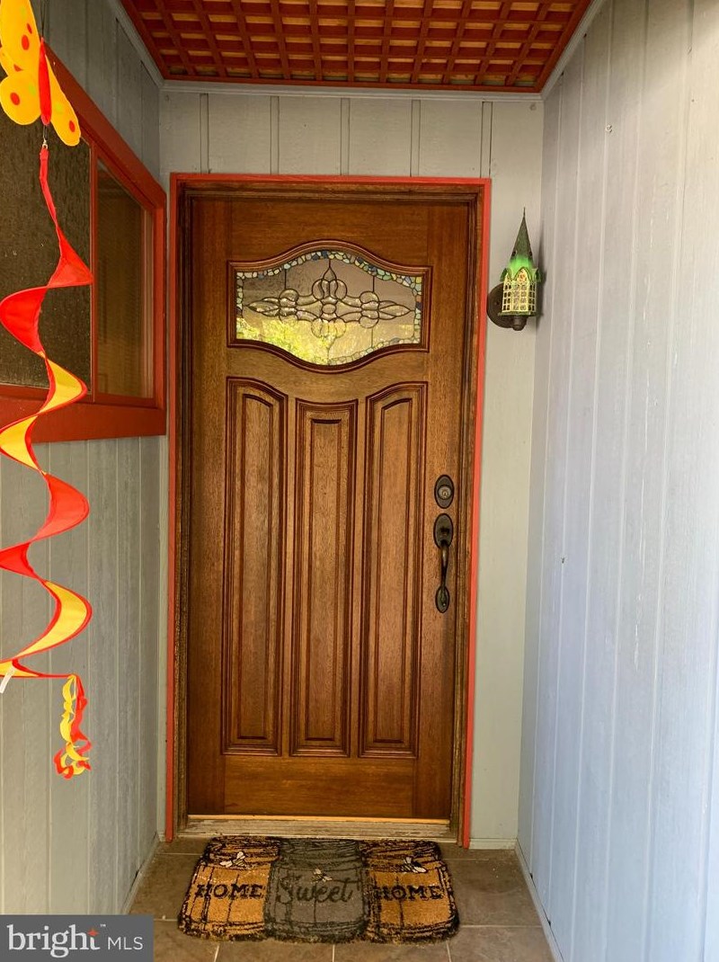 44 Nightingale Ln, Levittown, PA 19054-3309