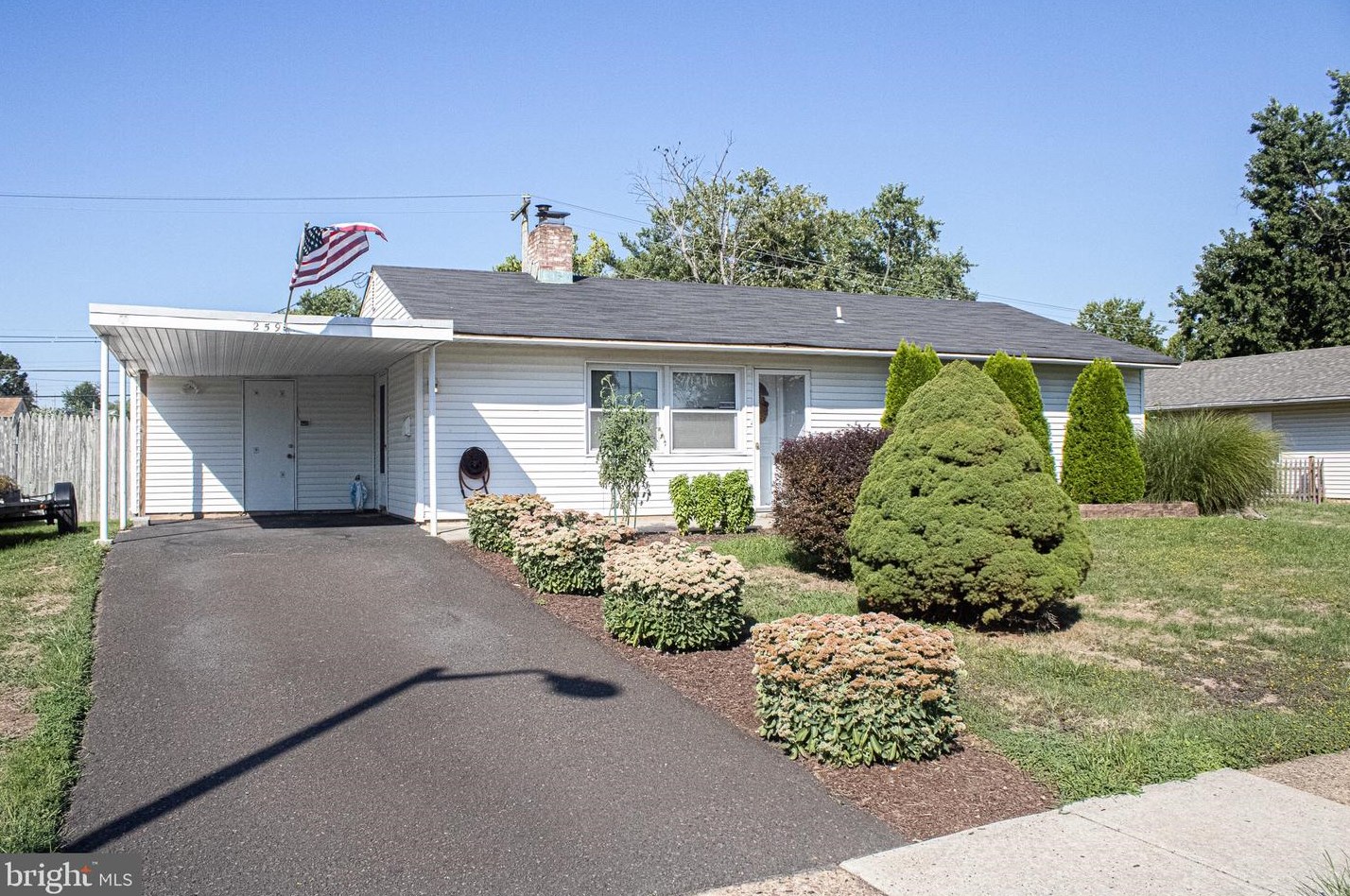 259 Dogwood Dr, Levittown, PA 19055-1724