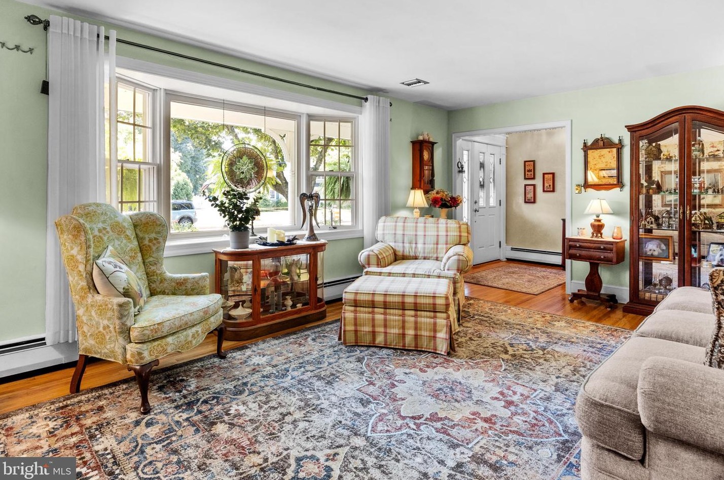 541 Lafayette St, Upper Makefield PA 18940-2133 exterior