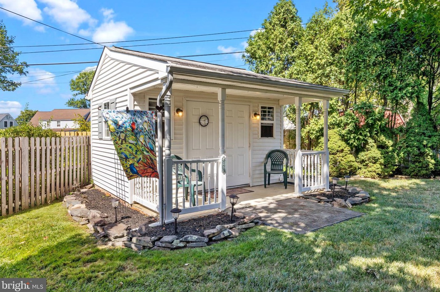 541 Lafayette St, Upper Makefield PA 18940-2133 exterior