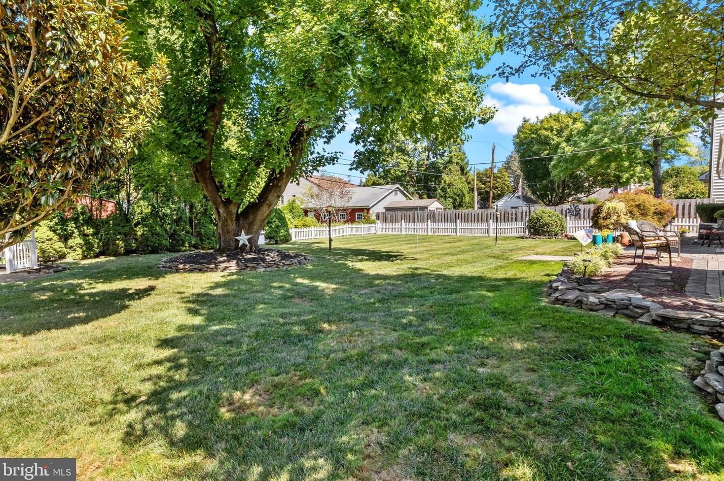 541 Lafayette St, Upper Makefield PA 18940-2133 exterior