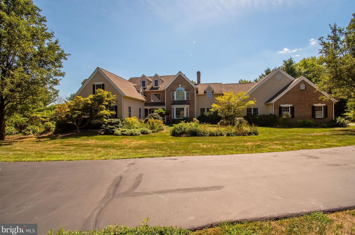 16 Weatherfield Dr, Upper Makefield PA  18940-2610 exterior