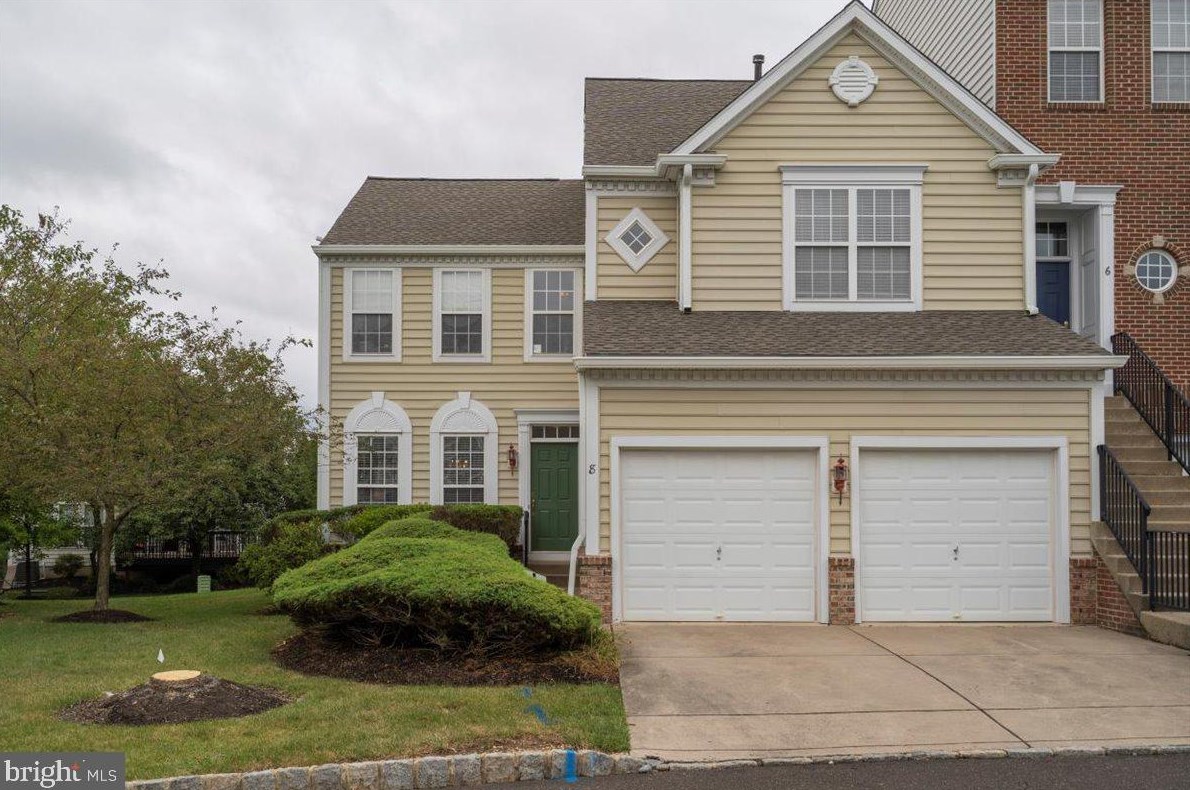 8 Addison Ct, Gardenville, PA