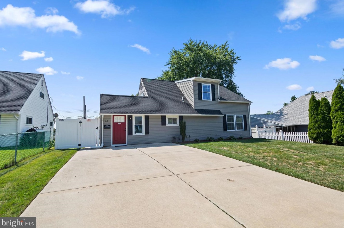 63 Azalea Ln, Levittown, PA 19055-1226