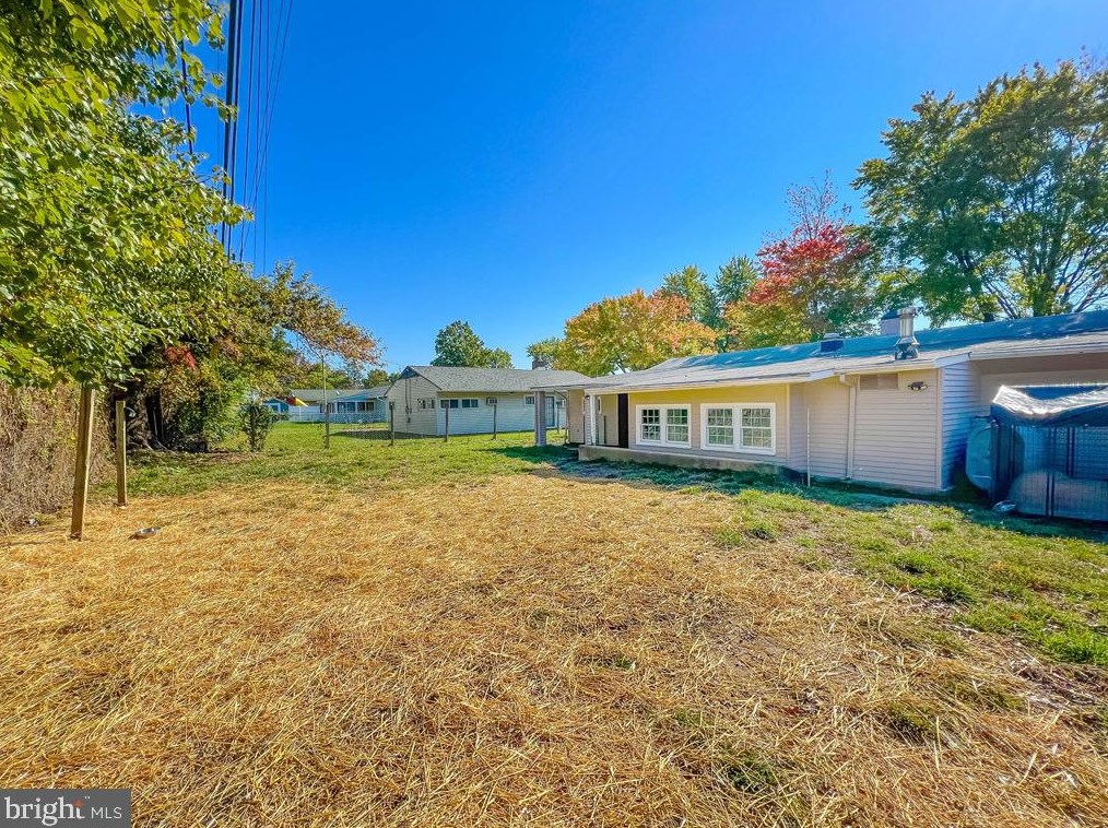 111 Border Rock Rd, Levittown, PA 19057-3005