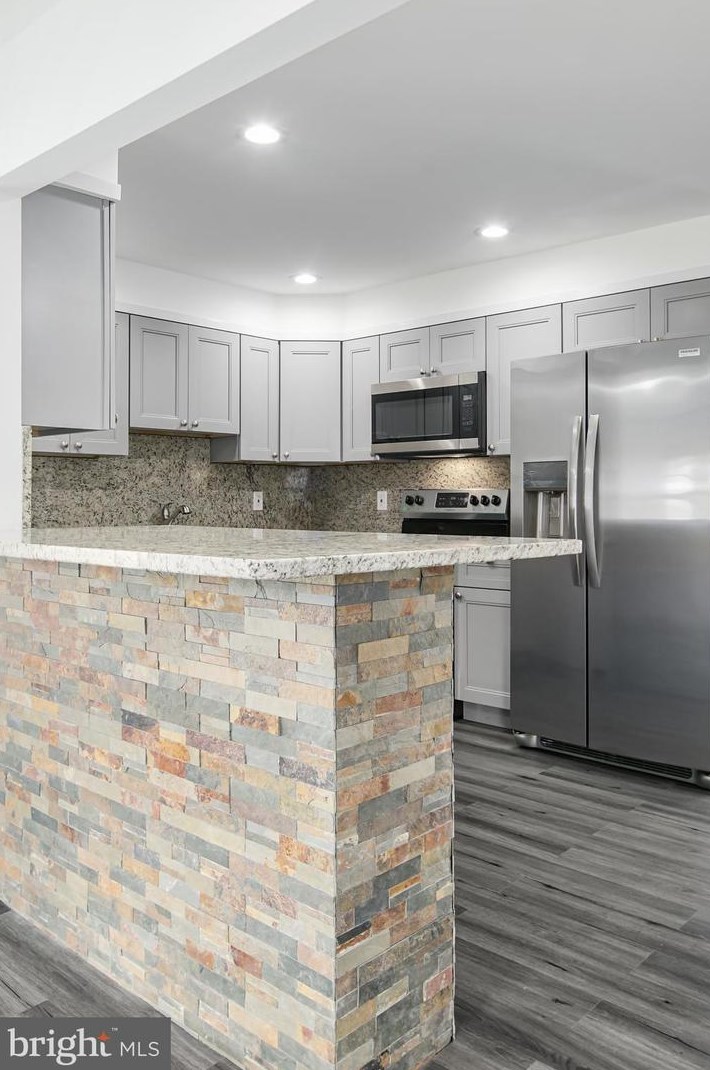 39 Jester Ln, Levittown PA  19055-2319 exterior