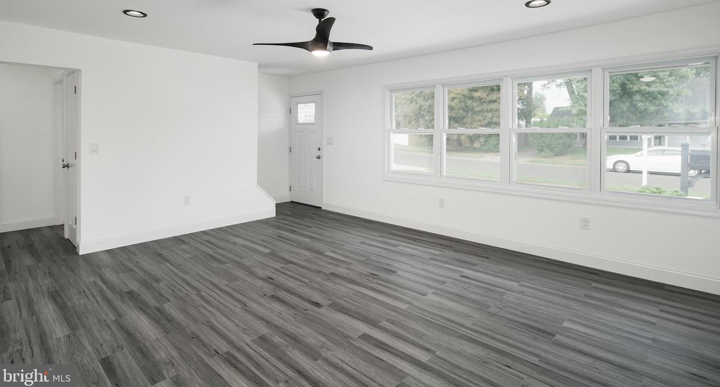 39 Jester Ln, Levittown PA  19055-2319 exterior