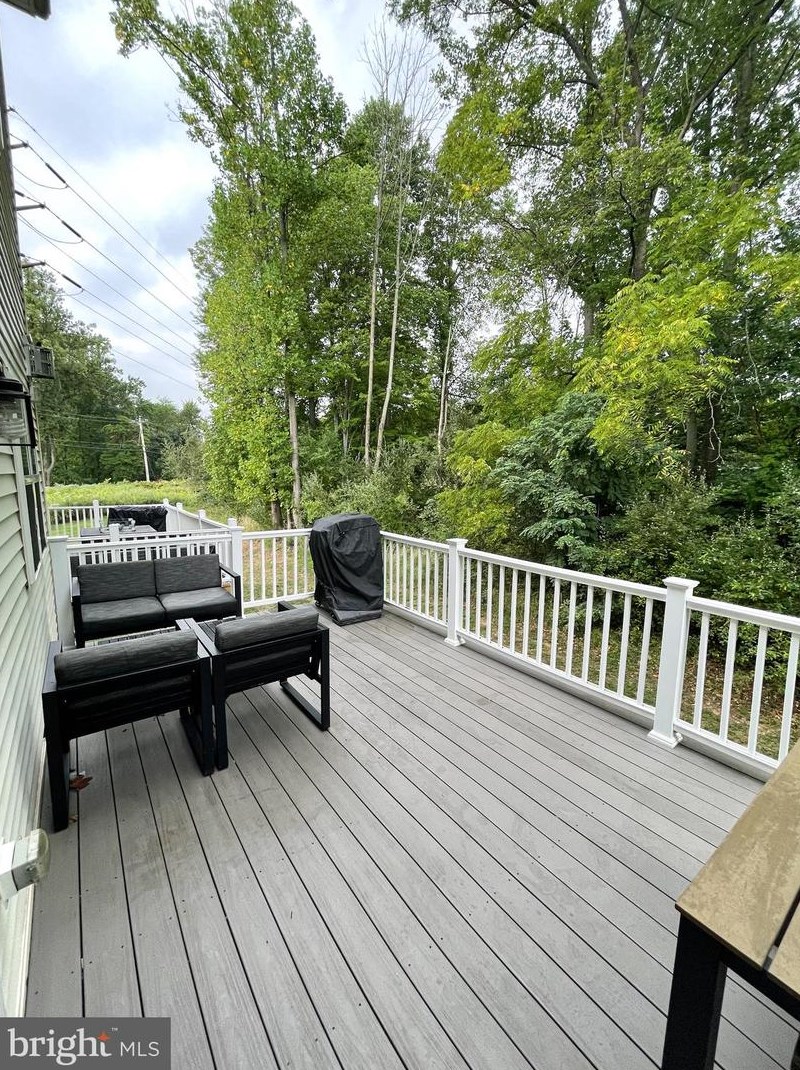 102 Carters Mill Rd, Langhorne, PA 19053-2701