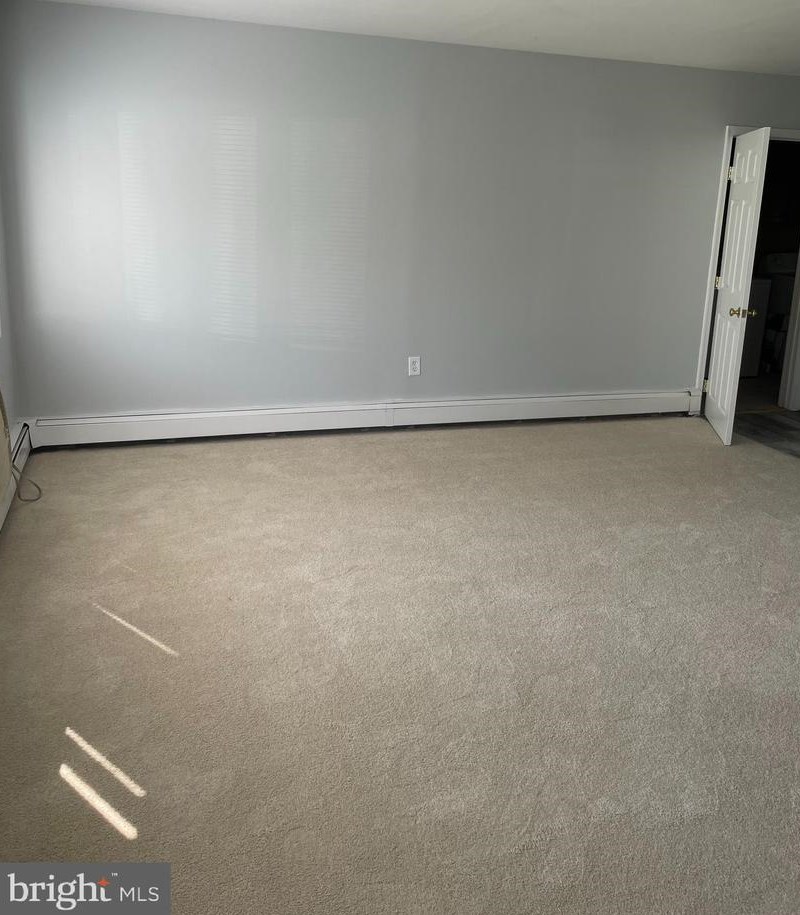 35 Viking Ln, Levittown, PA 19054-1025