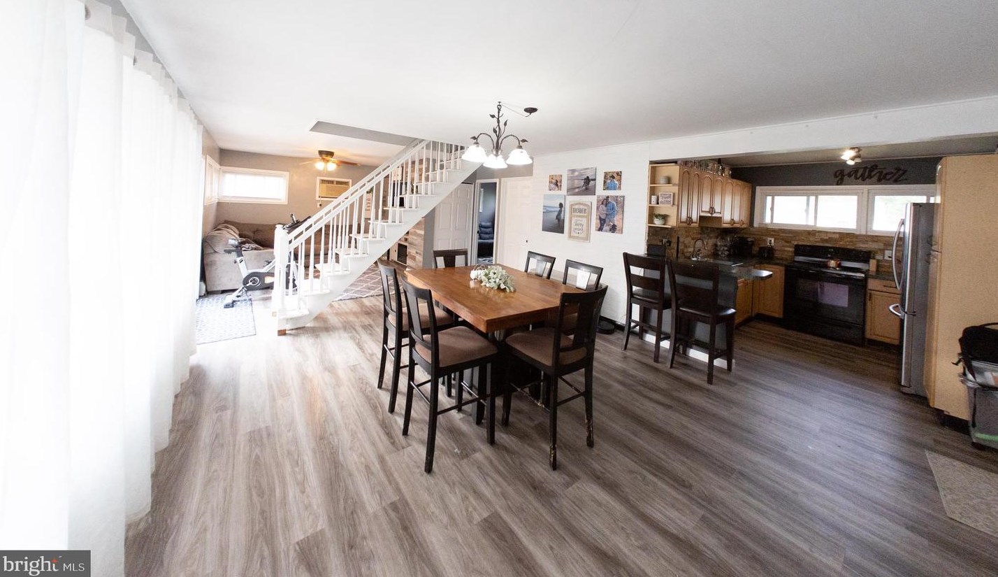 259 Goldenridge Dr, Levittown PA  19057-3434 exterior