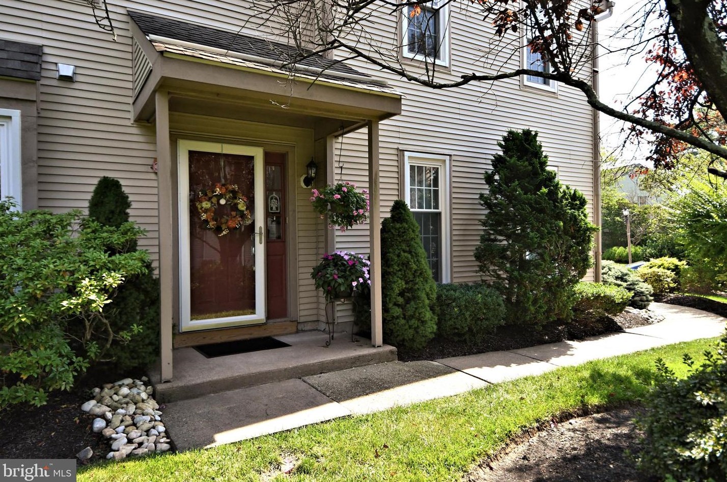 51 Magnolia Dr, Upper Makefield, PA 18940-9236