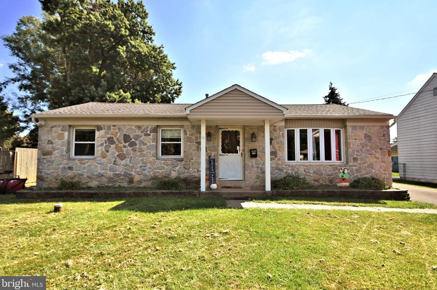 1833 Meadowbrook Rd, Langhorne, PA 19053-3310