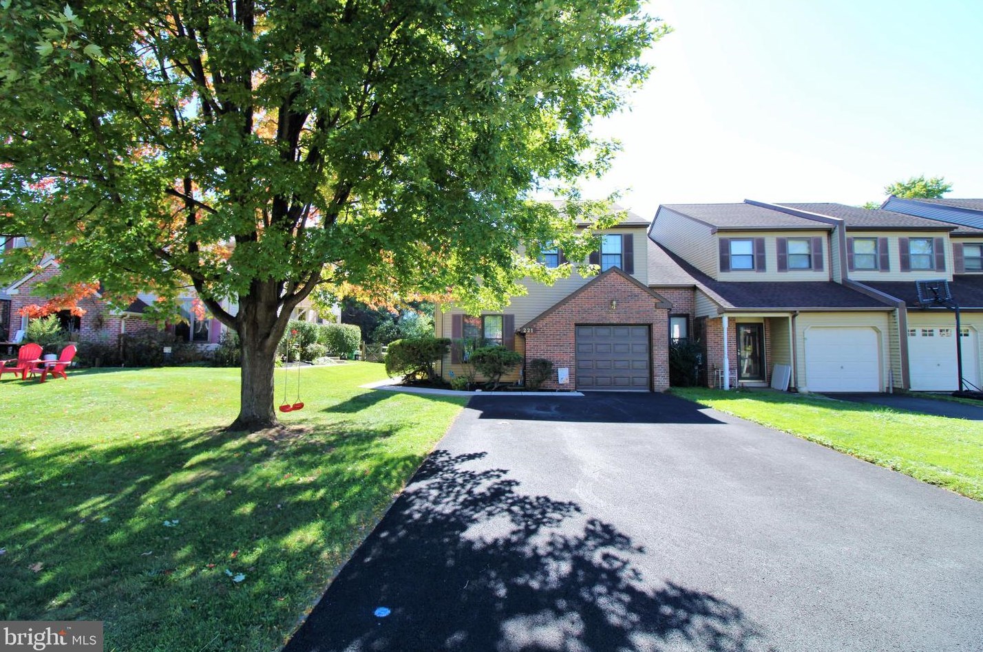 221 Parkview Way, Upper Makefield, PA 18940-1136