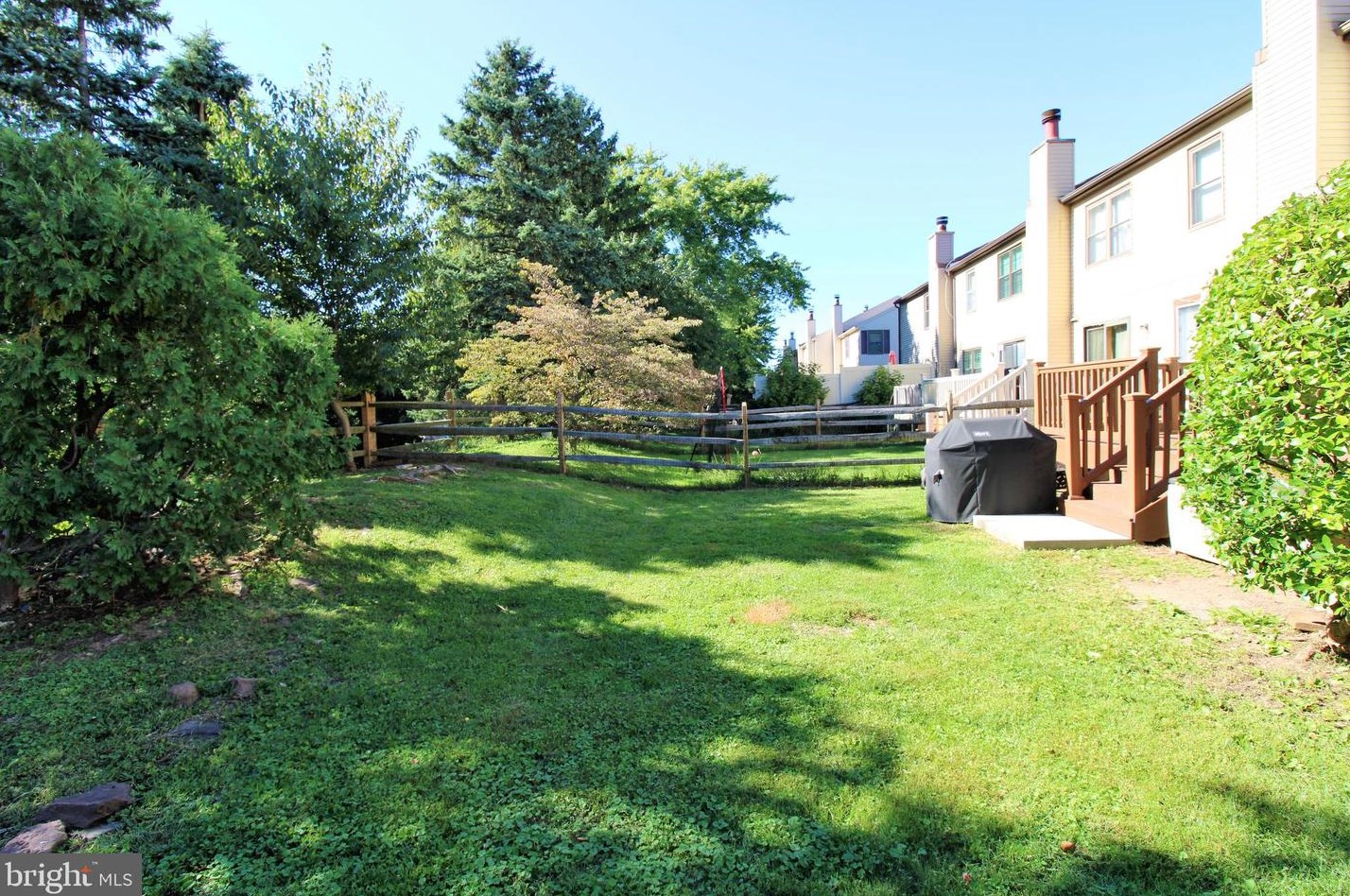 221 Parkview Way, Upper Makefield PA 18940-1138 exterior