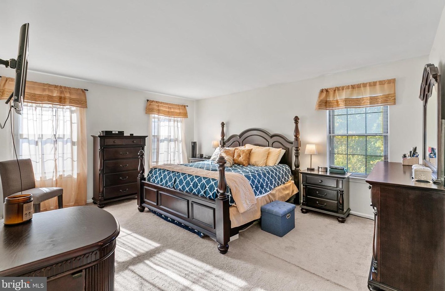 221 Parkview Way, Upper Makefield PA 18940-1138 exterior