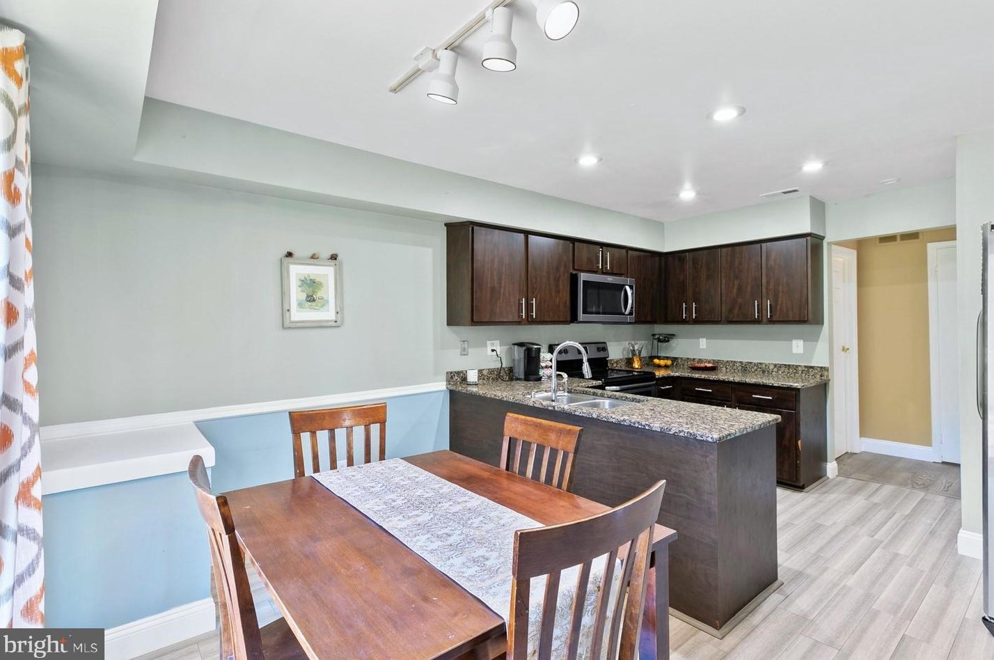 221 Parkview Way, Upper Makefield PA 18940-1138 exterior