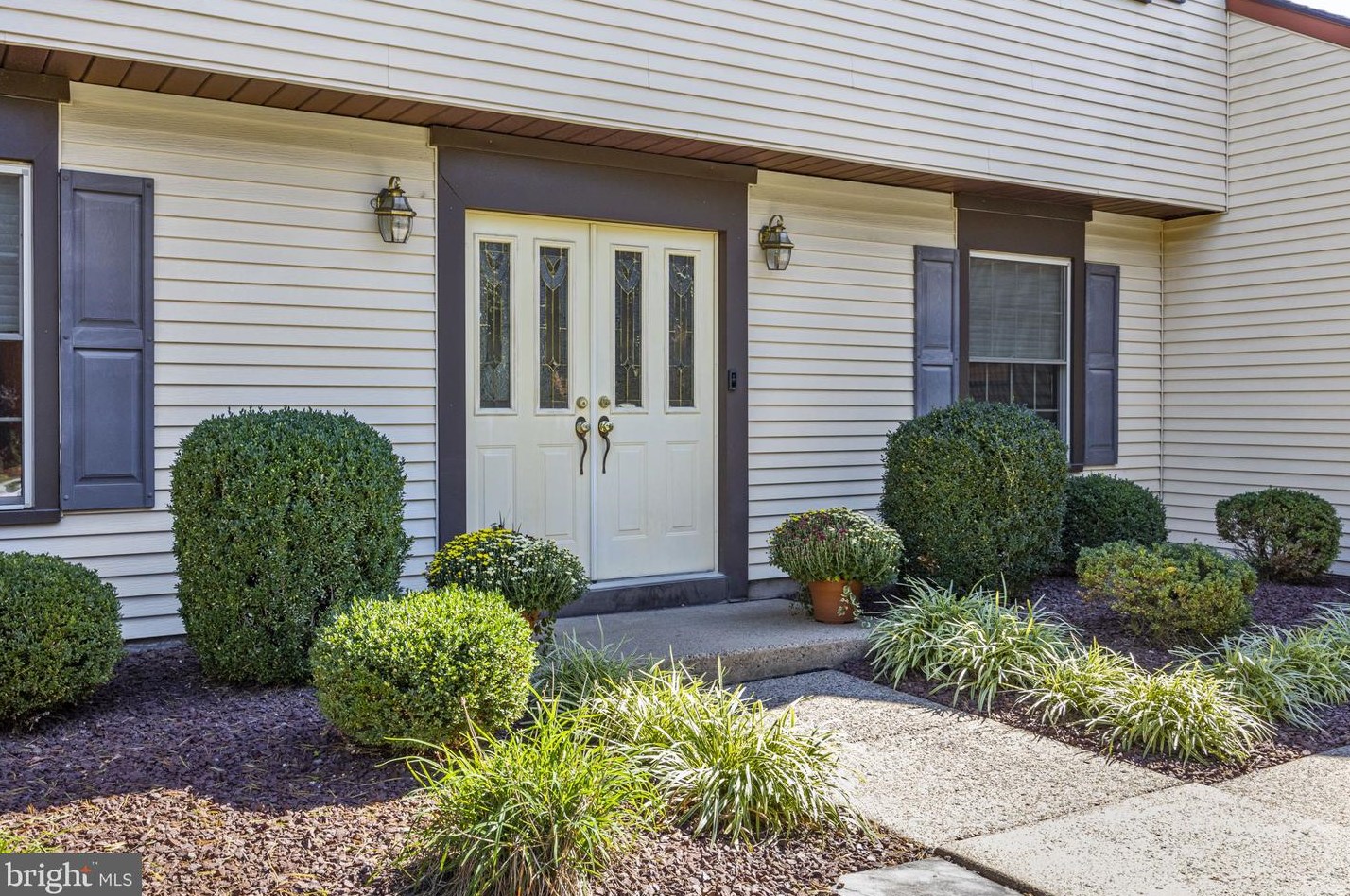 141 Carol Ln, Southampton, PA 18954-1307