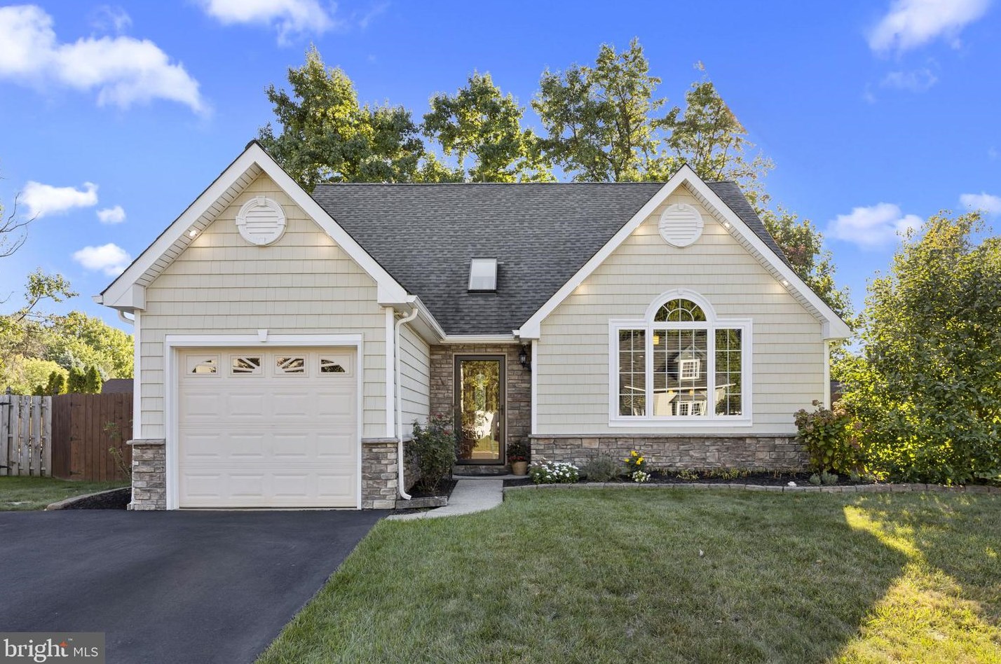 453 Stanford Rd, Fairless Hills, PA 19030-4024