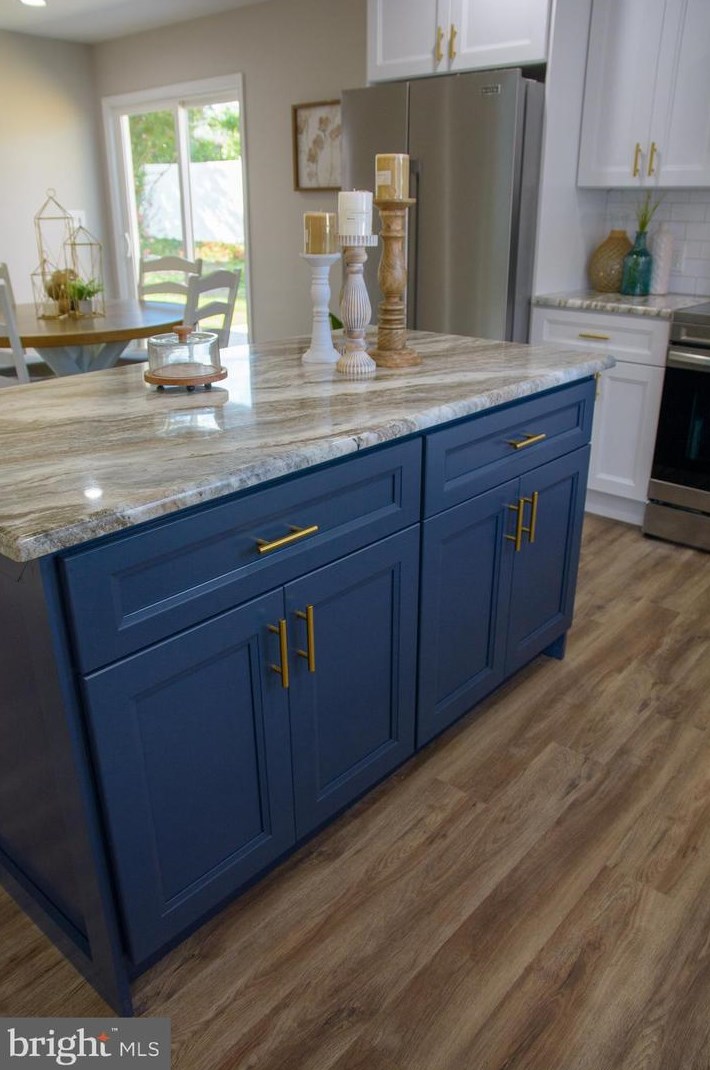 11 Tall Pine Ln, Levittown PA  19054-2201 exterior