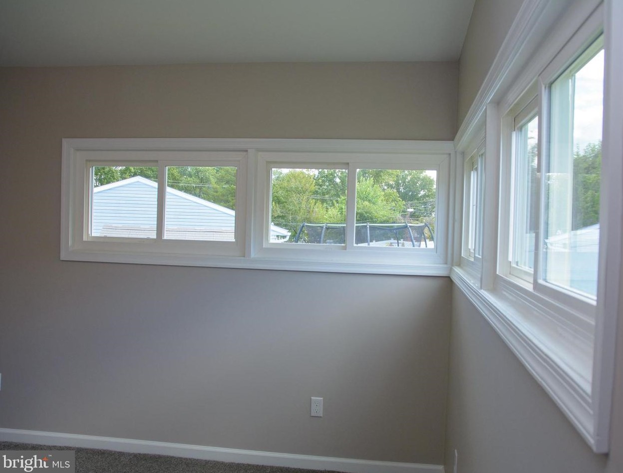 11 Tall Pine Ln, Levittown PA  19054-2201 exterior