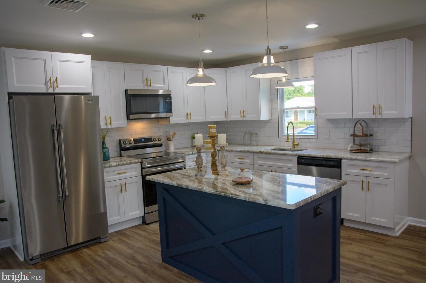 11 Tall Pine Ln, Levittown PA  19054-2201 exterior