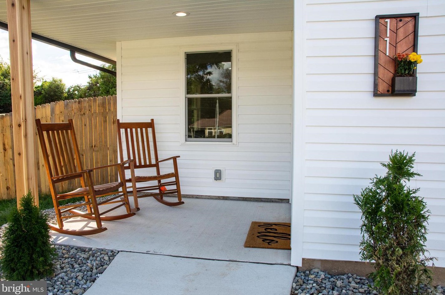 11 Tall Pine Ln, Levittown PA  19054-2201 exterior