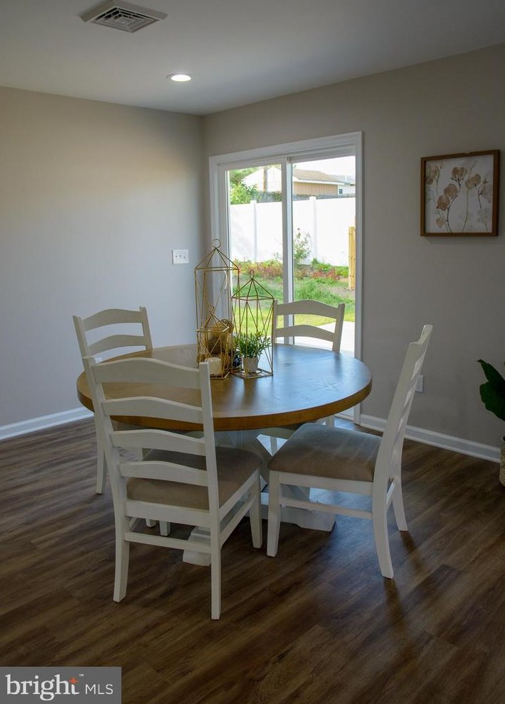 11 Tall Pine Ln, Levittown PA  19054-2201 exterior